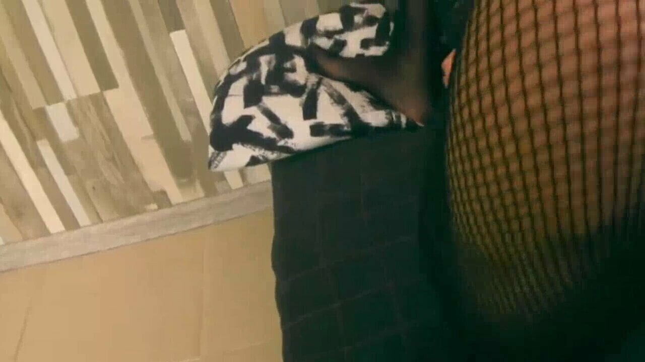 Prettiest girl decides masturbate holes