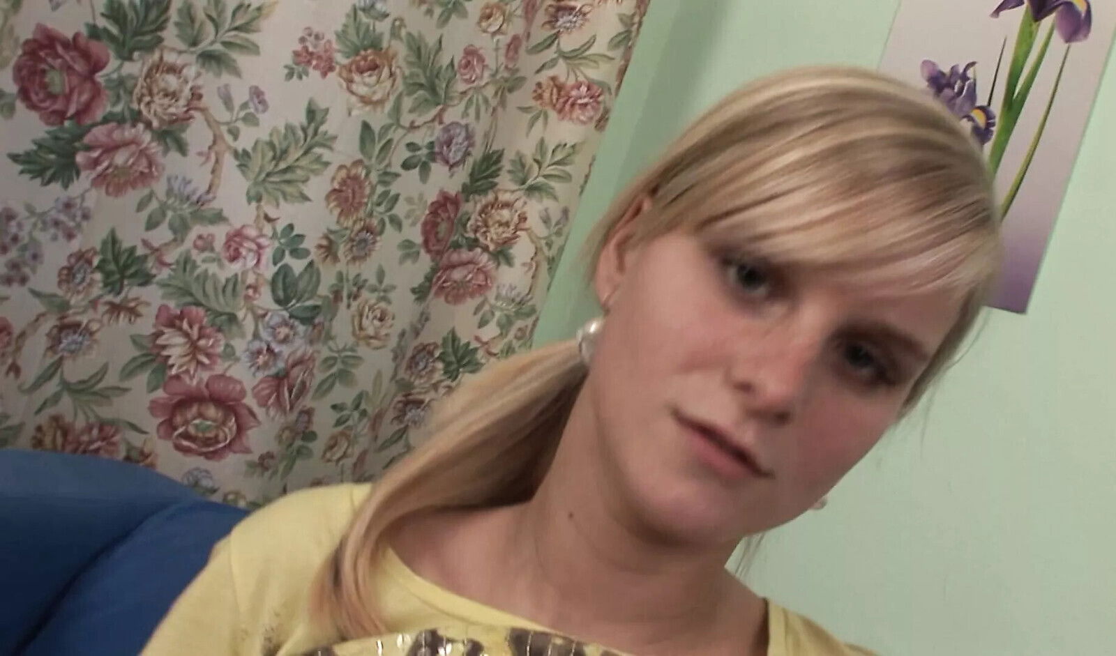 Blonde teen beauty lets incredible huge