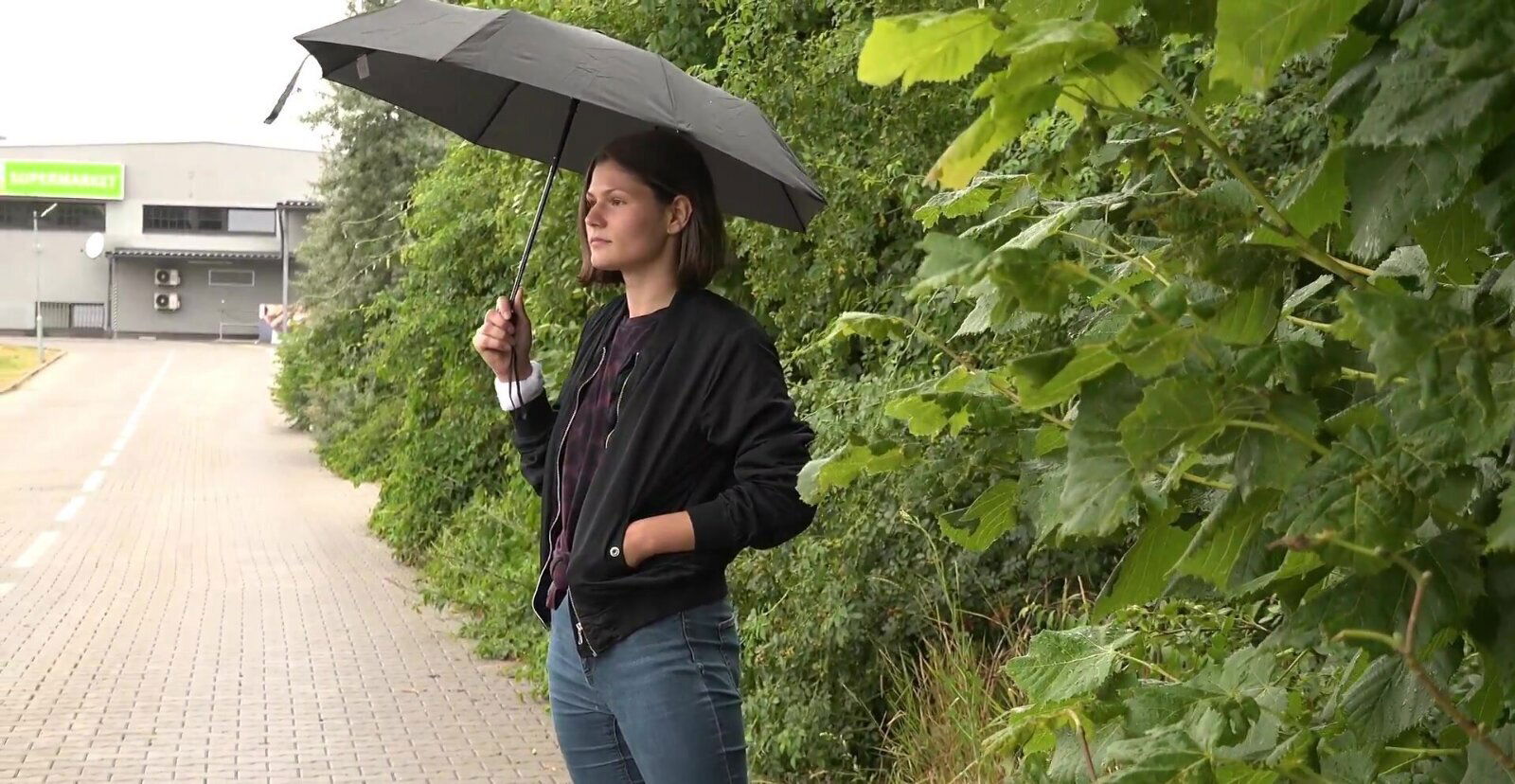 Passionate amateur fucking middle road with Grace Carson