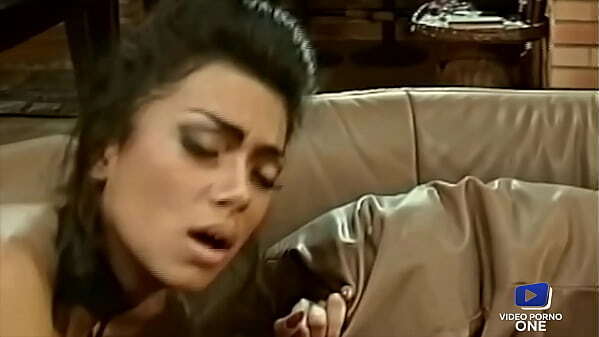 Tabatha Cash, brunette gros seins, adore plans &agrave_ trois