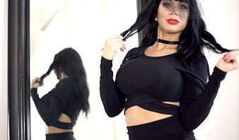 Valentina Ricci, a hot MILF with massive tits gives me a blowjob