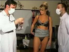 milf blonde fran&ccedil_aise chez le gyn&eacute_co