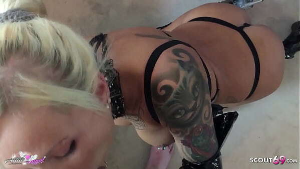 Alter dicker Freier filmt sich deutsche Hure Anni Latex Body fickt