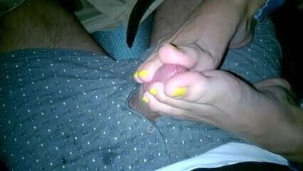 nice colored toes and soles...smelly feet 