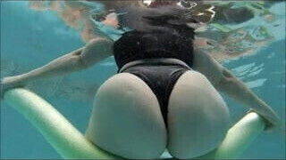 Marcy Diamonds big ass in a pool
