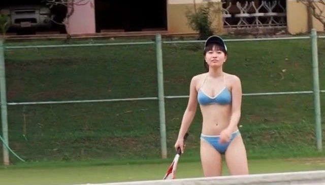 Japanese beauty plays bikini tennis court
