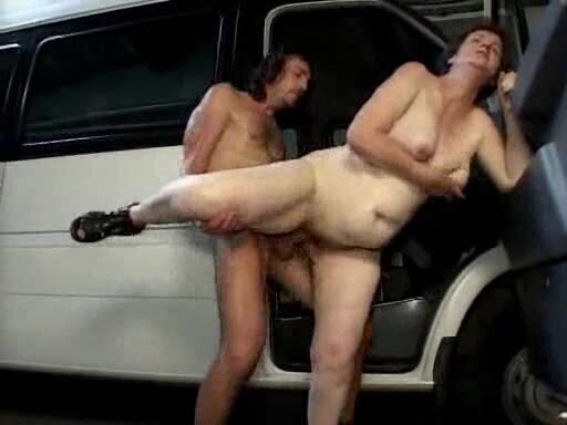 Mature slut fucked garage