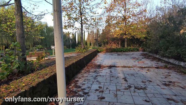 pull front people public park with cumshot Dick flash XVoyeurSex