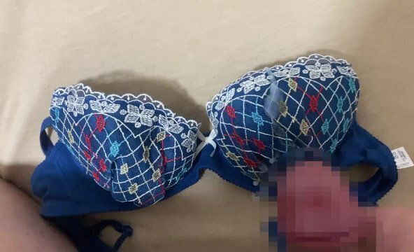 女性下着好きの変態男子大学生がブラジャーオナニーで大量精子ぶっかけ！