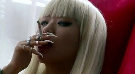 jap long nails smoking