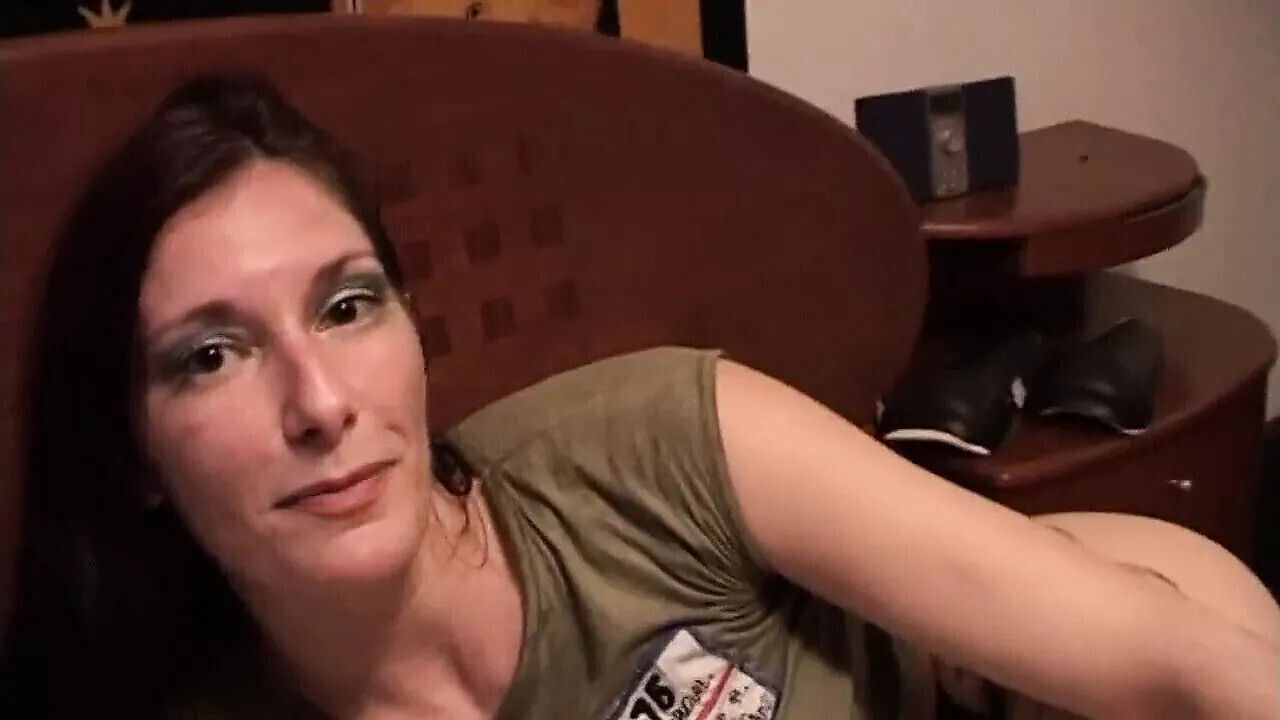 Teen brunette sucks fucks cumshot