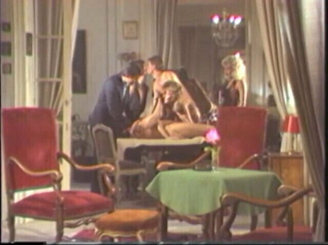 Buff stud buries deep inside chick’s pussy