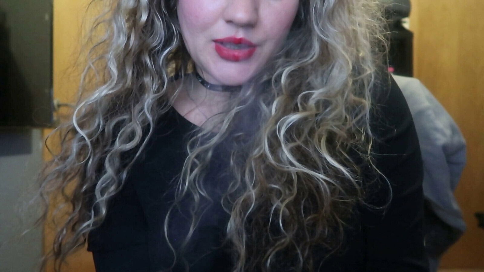 LIPS GIRL AMAZING SMOKE JUST