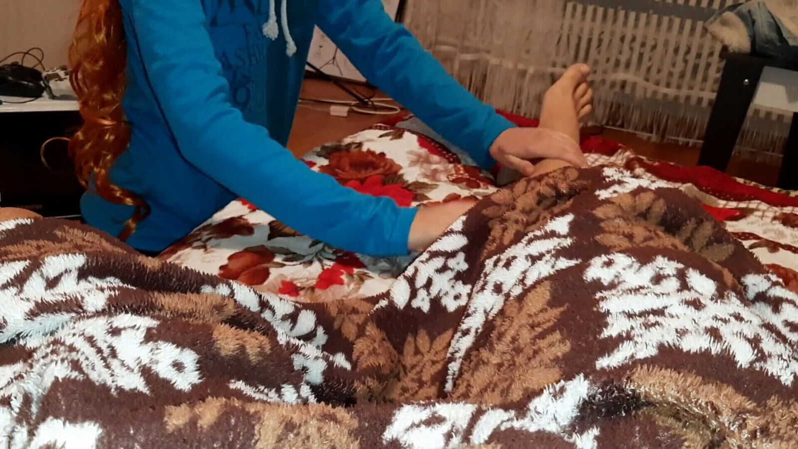 Massage feet pussy brought orgasm