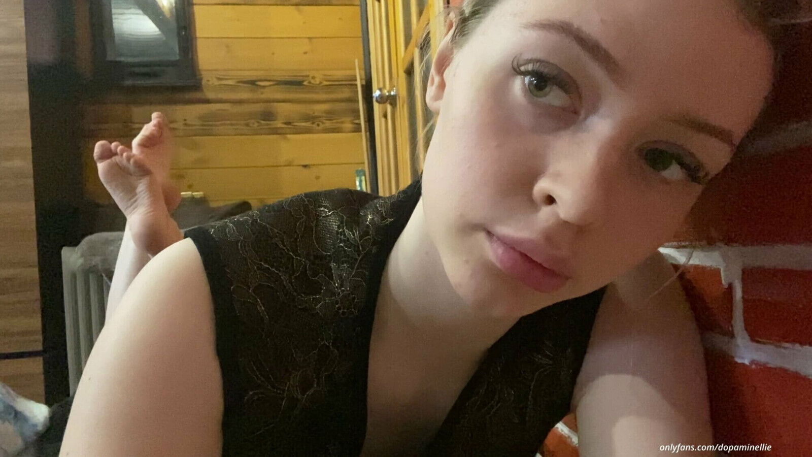 TEASING FOOT WORSHIP VIDEO