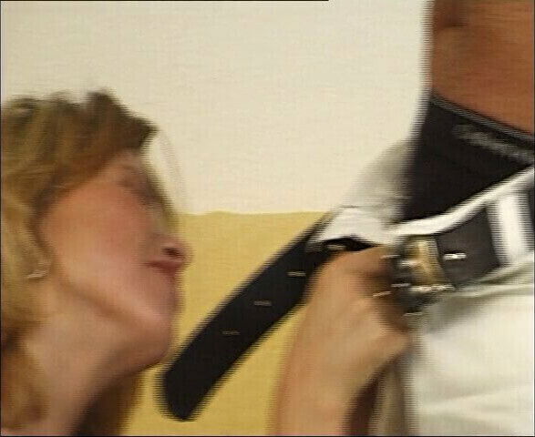 Blonde Teen-Schlampe flach gelegt