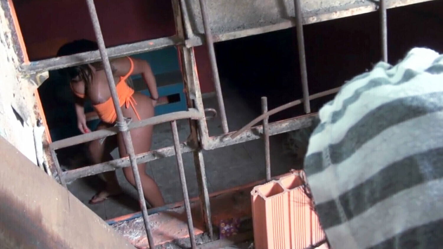 Comeu gostosa favela casa abandonada