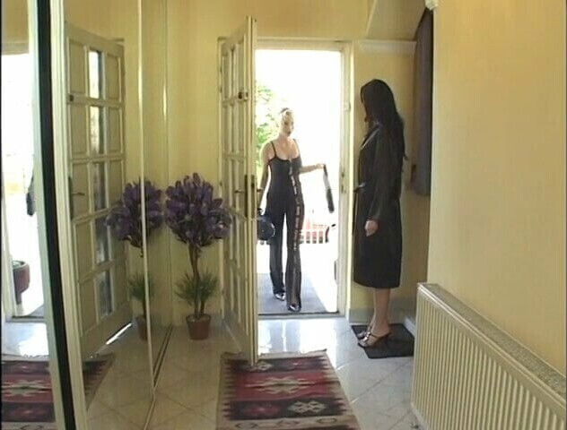 Horny lesbians play each other's holes with double dildo