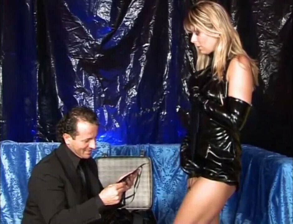 BLACK Bitches from BRONX!!! (from Robert Hill Prod.)