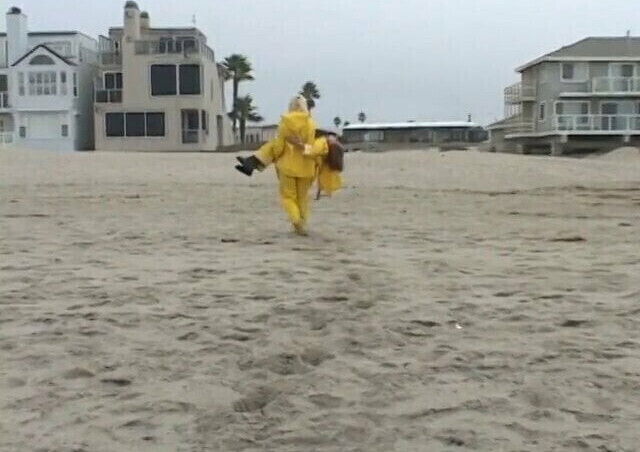 Chunky bitch girlfriend playing with their cunts