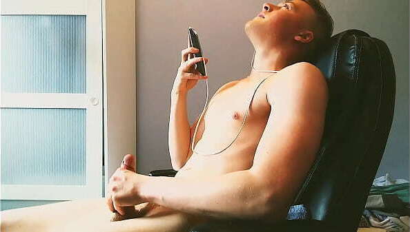 Saying Dirty Things Over Phone Makes