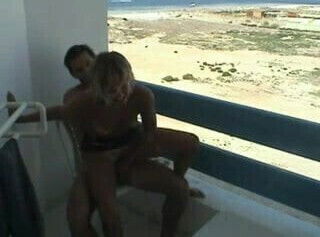 Young couple make a sex tape while on vacation.