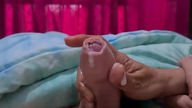 Mastrubate my boss, he want me to do it untill his orgasm . I am just a mais but he demand it 