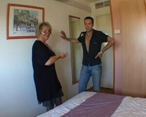 French mature Carole analfucked stockings