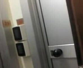 la mia vicina scopa di notte