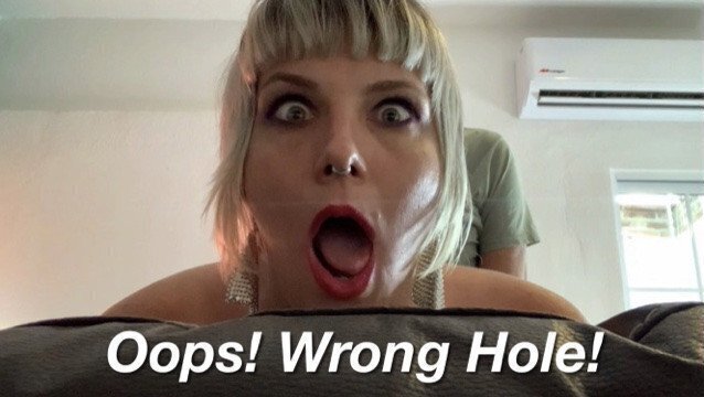 OOPS! WRONG HOLE! Stuck Stepmom Gets UNEXPECTED FUCK