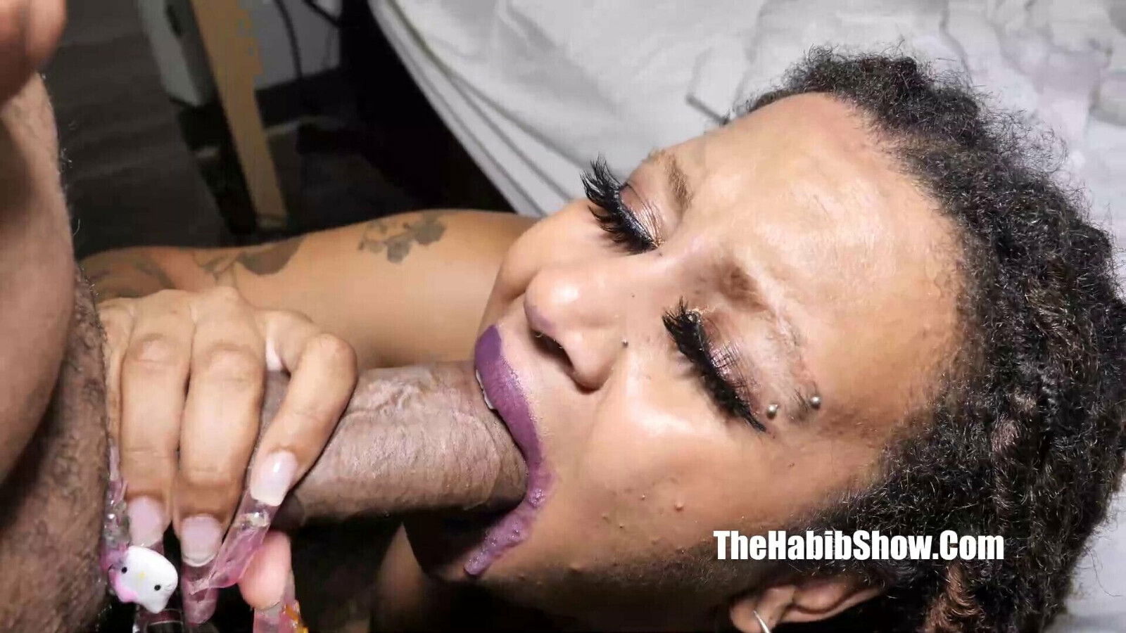 African empress Onyxxx fucks first redzilla