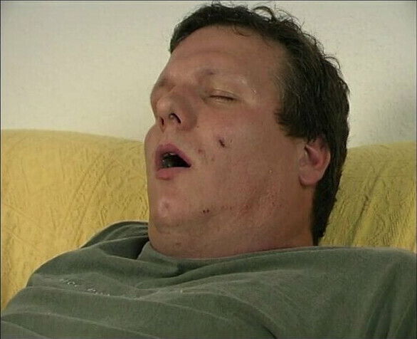 Blondes deutsches Girl muss Studium finanzieren