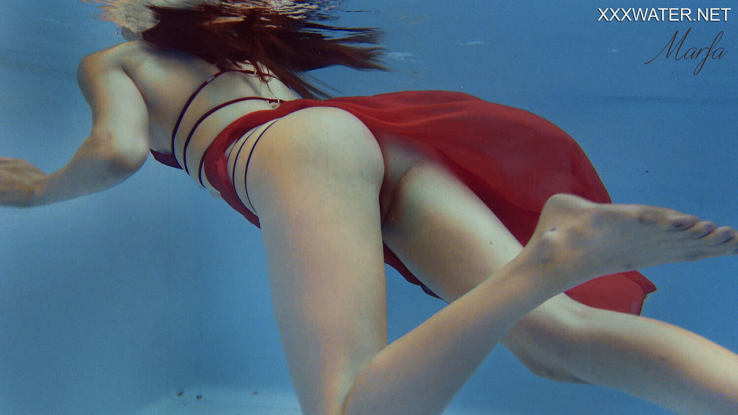 Super lingerie Marfa underwater pool