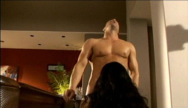 Beefcake gets slobbery blowjob from sizzling star