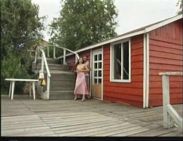 Exquisite brunette gives outdoor blowjob