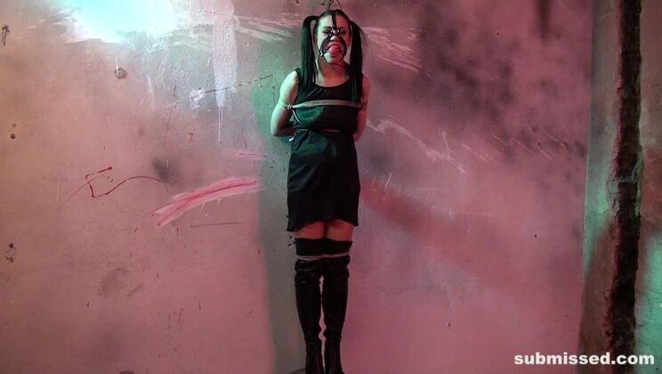 Corazon string bound harness