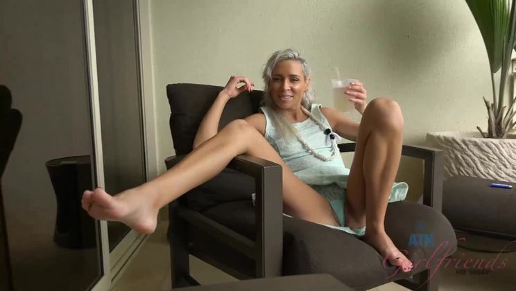 Kacey puts mouth good Hawaii