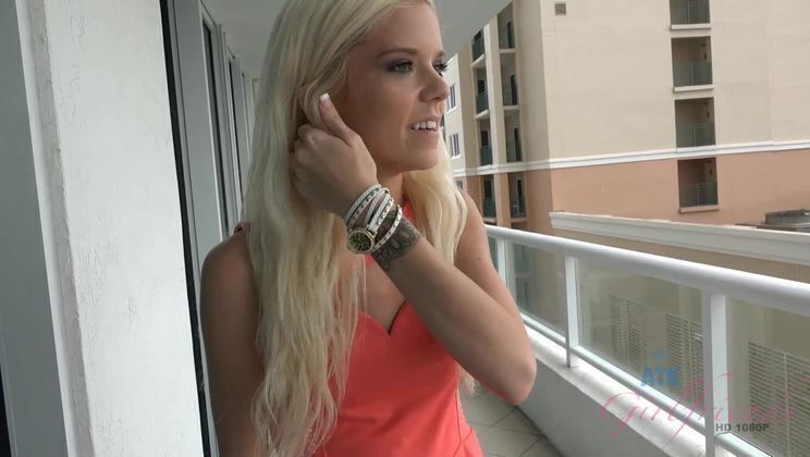 Halle acquainted Fort Lauderdale