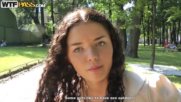 Horny tourist goes public