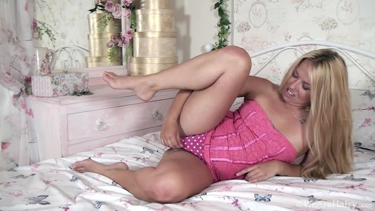 MacQueen strips shows hairy pussy