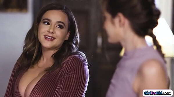 Stepdaughter facesits busty stepmom