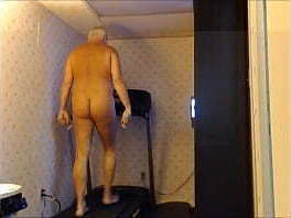 NUDE TREADMILL QUICKIE