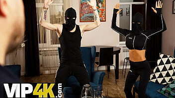 HUNT4K. Busty thief cash gets drilled front loser boyfriend