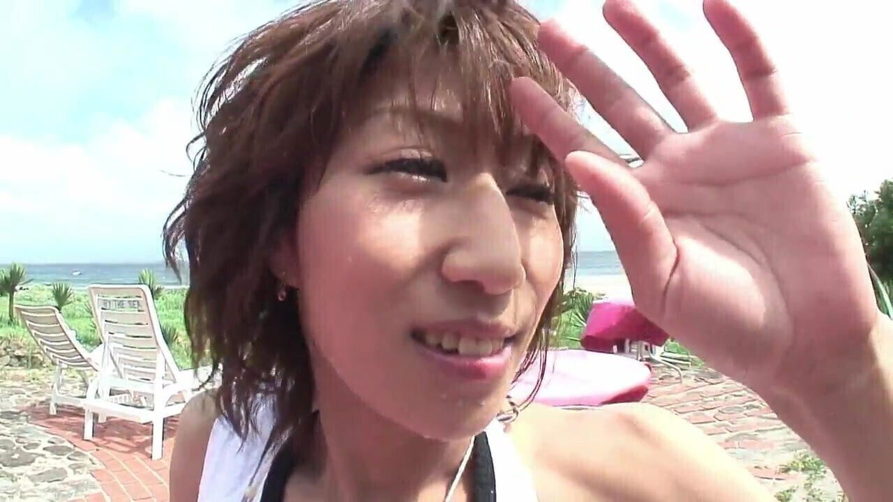 Randy brunette sucks guy's pole beach