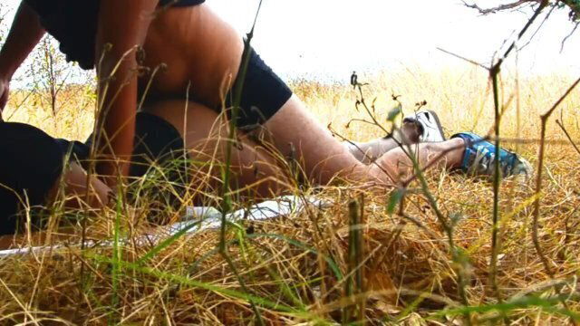 Prise au sol dans un sentier de La Réunion 974