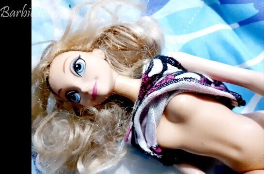 Frozen posing sexy camera showing everything!