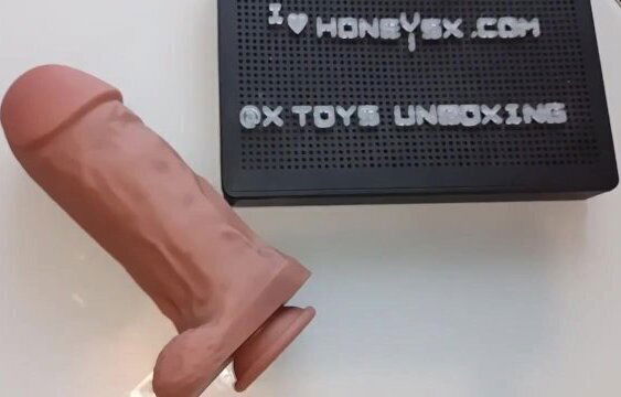 Unboxing Giant dildo monster HoneySX (Bottomtoys)
