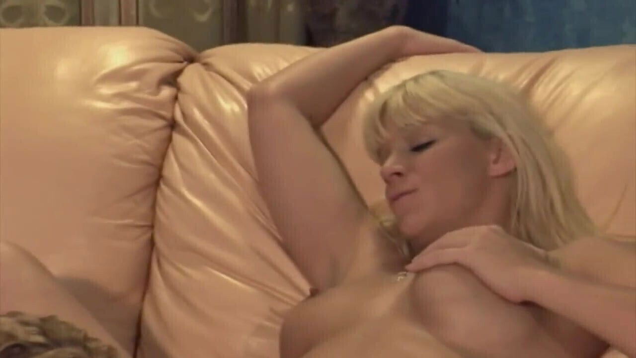 cowgilr licking sexy blonde's moist