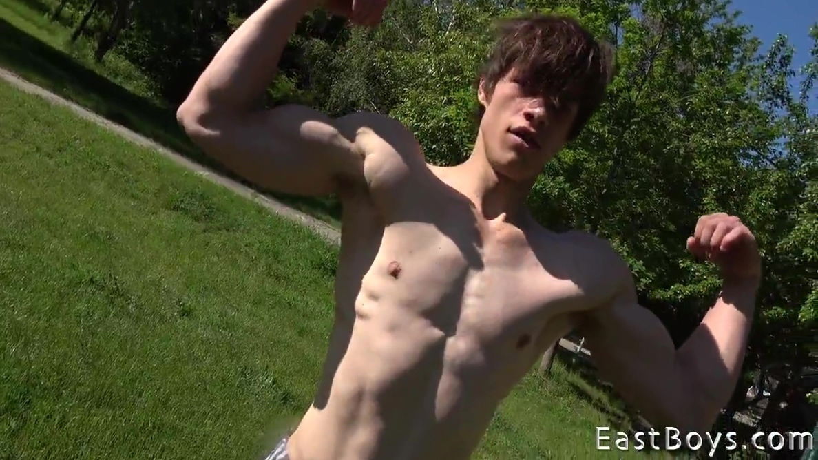 Daniel Donovan Workout Flexing