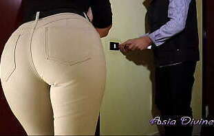 Casalinga inculare dall'_elettricista ricompensarlo lavoro svolto Divine